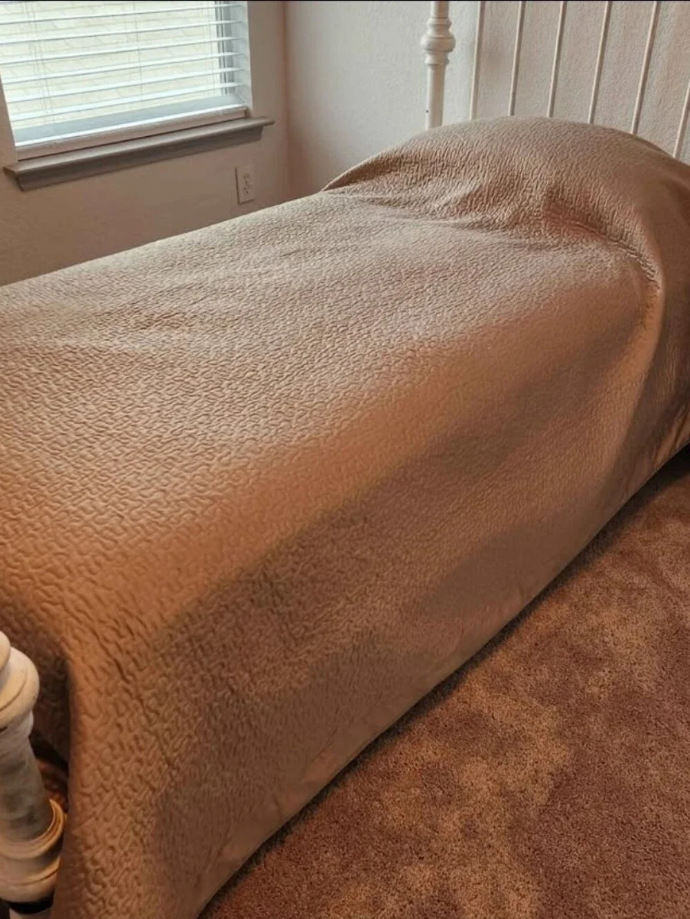 Pale Gold Quilted Bedspread - Classic Home Bedding Queen Size